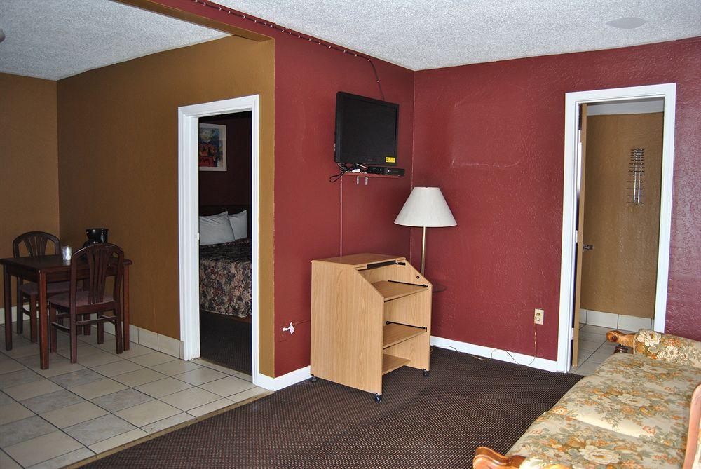 Relax Inn Of Medford Exterior photo