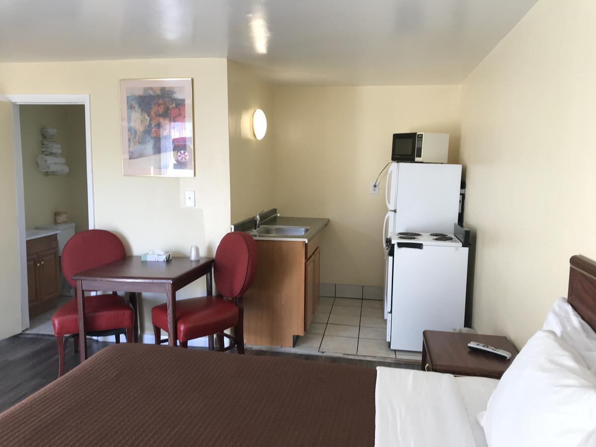 Relax Inn Of Medford Exterior photo