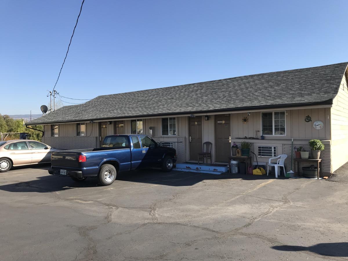 Relax Inn Of Medford Exterior photo